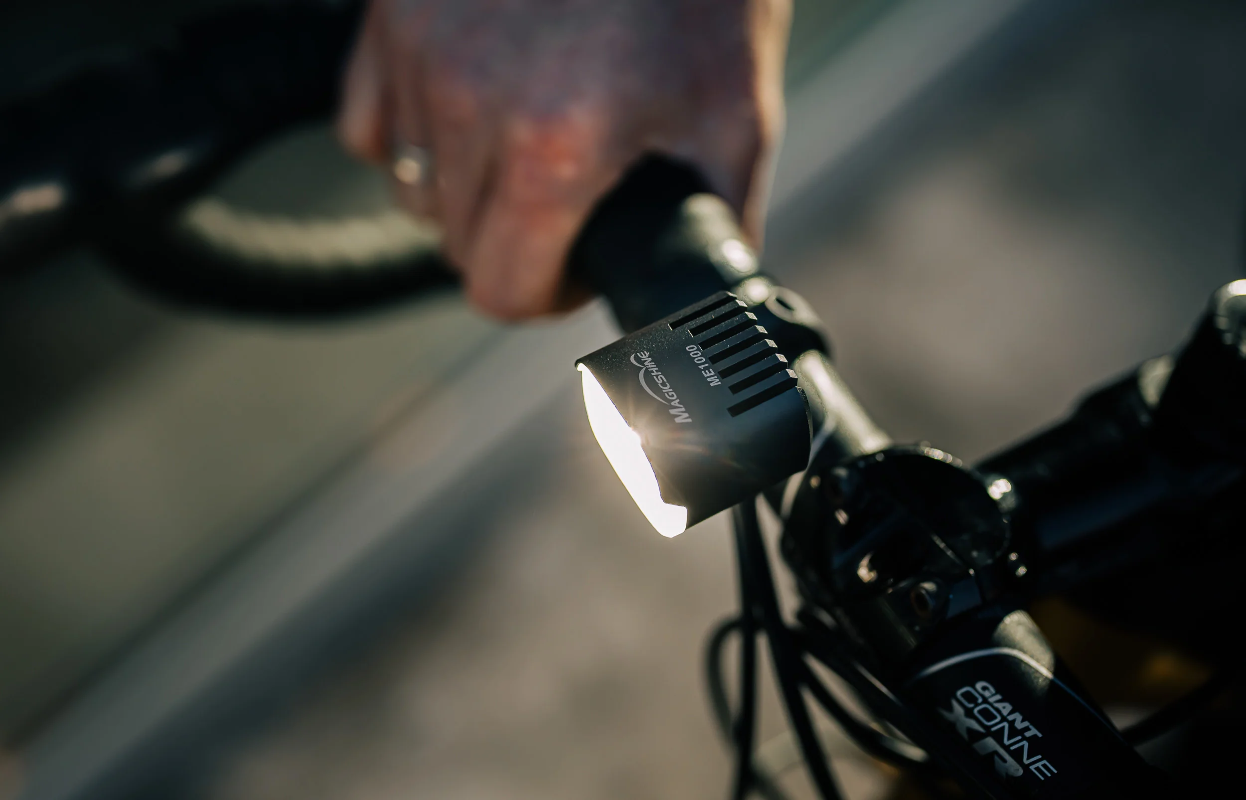 Bosch Verkaufsgeschäft -Bosch Verkaufsgeschäft Magicshine roadbike JakeBaggaley 1031 pro